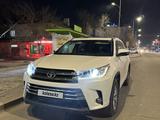 Toyota Highlander 2018 года за 18 000 000 тг. в Атырау