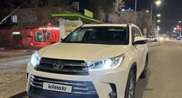 Toyota Highlander 2018 года за 20 000 000 тг. в Атырау