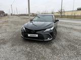 Toyota Camry 2023 года за 17 500 000 тг. в Шымкент – фото 2