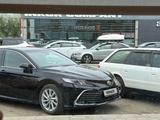Toyota Camry 2023 года за 18 500 000 тг. в Уральск