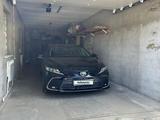 Toyota Camry 2023 года за 18 500 000 тг. в Уральск – фото 2