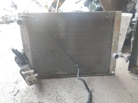 Радиатор охлаждения BMW E60 за 5 500 тг. в Алматы – фото 2