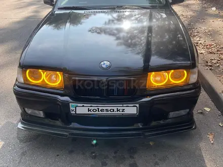 BMW 320 1995 года за 2 700 000 тг. в Алматы – фото 3