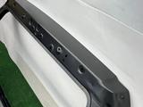 Крышка багажника Toyota 4Runner 2014-2022 ORIGINAL за 10 000 тг. в Алматы – фото 4