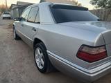 Mercedes-Benz E 200 1994 года за 3 000 000 тг. в Жезказган – фото 3