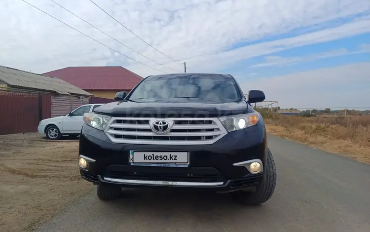 Toyota Highlander 2013 года за 11 500 000 тг. в Атырау