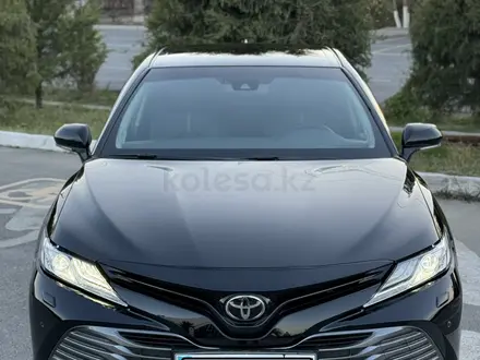 Toyota Camry 2020 года за 14 800 000 тг. в Шымкент – фото 9