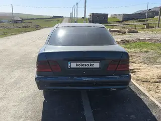 Mercedes-Benz E 230