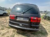 Volkswagen Sharan 1999 года за 550 000 тг. в Актобе – фото 4