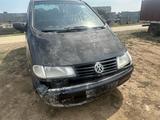 Volkswagen Sharan 1999 года за 550 000 тг. в Актобе