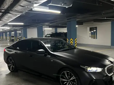 BMW 530 2024 года за 33 000 000 тг. в Алматы – фото 3