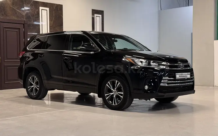 Toyota Highlander 2019 годаfor17 000 000 тг. в Астана