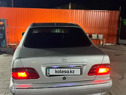 Mercedes-Benz E 240 2000 года за 2 200 000 тг. в Алматы – фото 4
