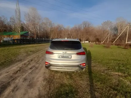 Hyundai Santa Fe 2019 года за 14 000 000 тг. в Семей – фото 17