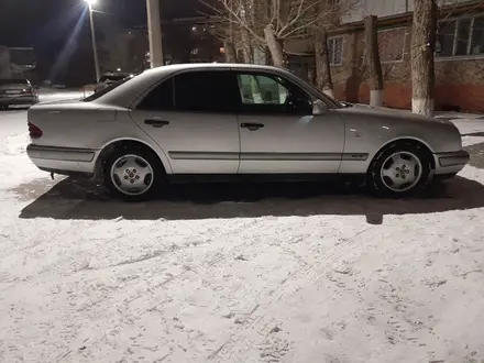 Mercedes-Benz E 230 1995 года за 2 200 000 тг. в Костанай – фото 17