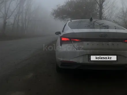 Hyundai Elantra 2021 года за 9 700 000 тг. в Рудный – фото 7