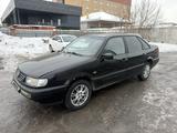 Volkswagen Passat 1997 годаfor2 500 000 тг. в Астана