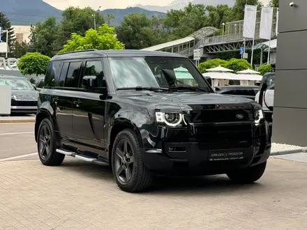 Land Rover Defender 2022 года за 49 800 000 тг. в Алматы – фото 3