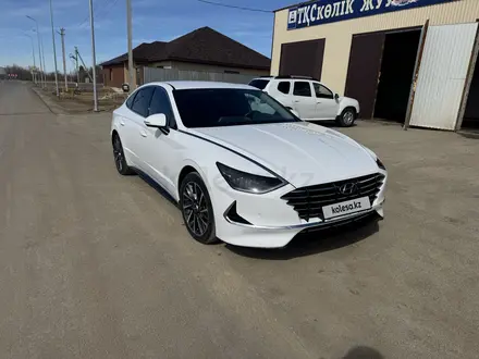 Hyundai Sonata 2023 года за 11 200 000 тг. в Актобе – фото 2