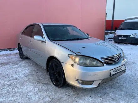 Toyota Camry 2005 года за 3 060 000 тг. в Астана – фото 2