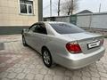 Toyota Camry 2004 года за 6 300 000 тг. в Тараз – фото 2