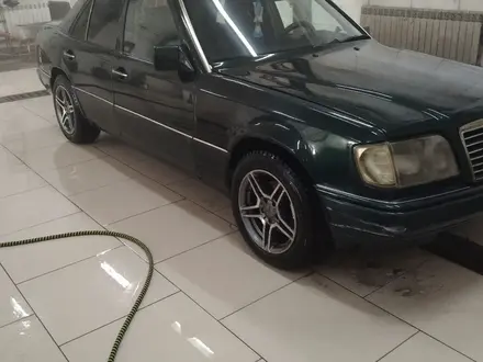 Mercedes-Benz E 220 1993 года за 1 600 000 тг. в Павлодар