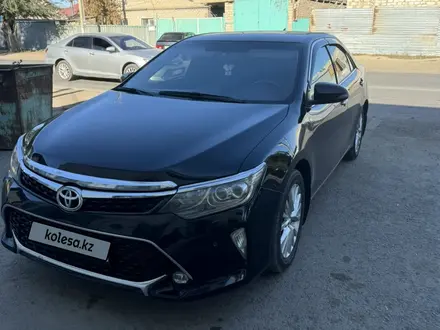 Toyota Camry 2015 года за 11 900 000 тг. в Актобе – фото 6