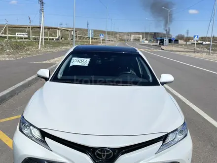 Toyota Camry 2020 года за 17 000 000 тг. в Шымкент – фото 2