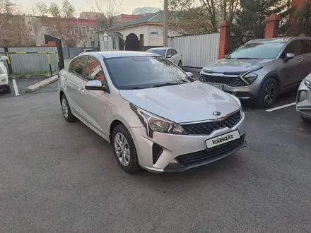 Kia Rio 2021 года за 8 150 000 тг. в Астана