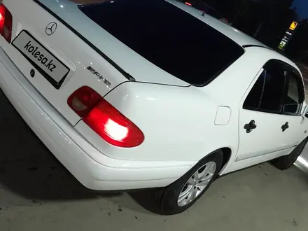 Mercedes-Benz E 230 1996 года за 3 000 000 тг. в Алматы – фото 4