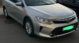 Toyota Camry 2018 года за 13 800 000 тг. в Астана – фото 3