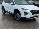 Hyundai Santa Fe 2019 годаүшін11 000 000 тг. в Атырау