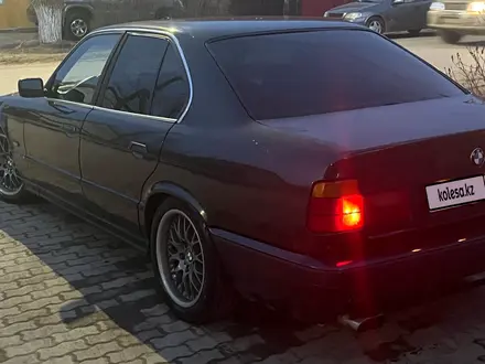 BMW 545 1989 года за 3 500 000 тг. в Актобе – фото 2