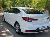 Hyundai Elantra 2019 года за 6 300 000 тг. в Шымкент – фото 2