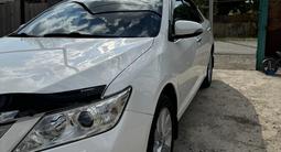Toyota Camry 2014 года за 10 800 000 тг. в Шымкент – фото 2