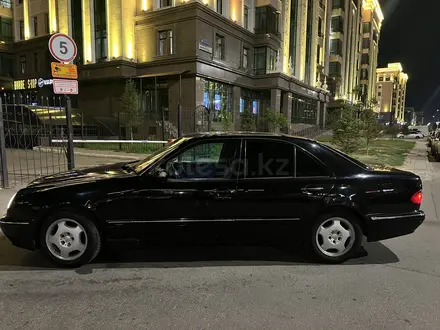 Mercedes-Benz E 200 2001 года за 3 300 000 тг. в Астана – фото 4