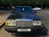 Mercedes-Benz E 230 1992 года за 1 100 000 тг. в Караганда