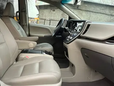 Toyota Sienna 2017 года за 14 650 000 тг. в Алматы – фото 16