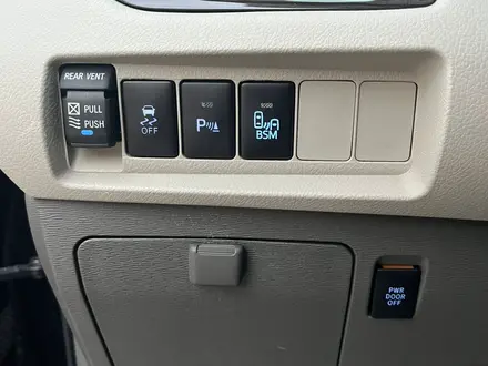 Toyota Sienna 2017 года за 14 650 000 тг. в Алматы – фото 27