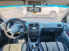 Toyota Avensis, 2001