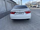 Toyota Camry 2015 года за 10 500 000 тг. в Тараз – фото 3