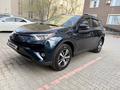 Toyota RAV4 2018 года за 11 000 000 тг. в Актобе