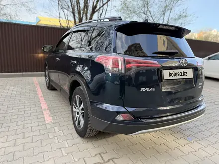 Toyota RAV4 2018 года за 11 000 000 тг. в Актобе – фото 4
