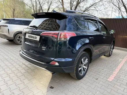 Toyota RAV4 2018 года за 11 000 000 тг. в Актобе – фото 7