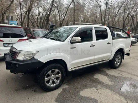 Toyota Hilux 2014 года за 11 500 000 тг. в Алматы – фото 2