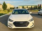 Hyundai Elantra 2016 года за 4 400 000 тг. в Уральск – фото 2