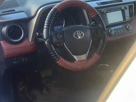 Toyota RAV4 2015 года за 4 980 000 тг. в Актау