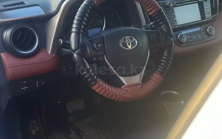 Toyota RAV4 2015 года за 4 980 000 тг. в Актау