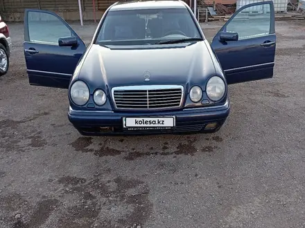 Mercedes-Benz E 200 2010 года за 2 800 000 тг. в Балхаш – фото 3