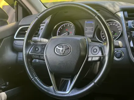 Toyota Camry 2019 года за 12 000 000 тг. в Семей – фото 16